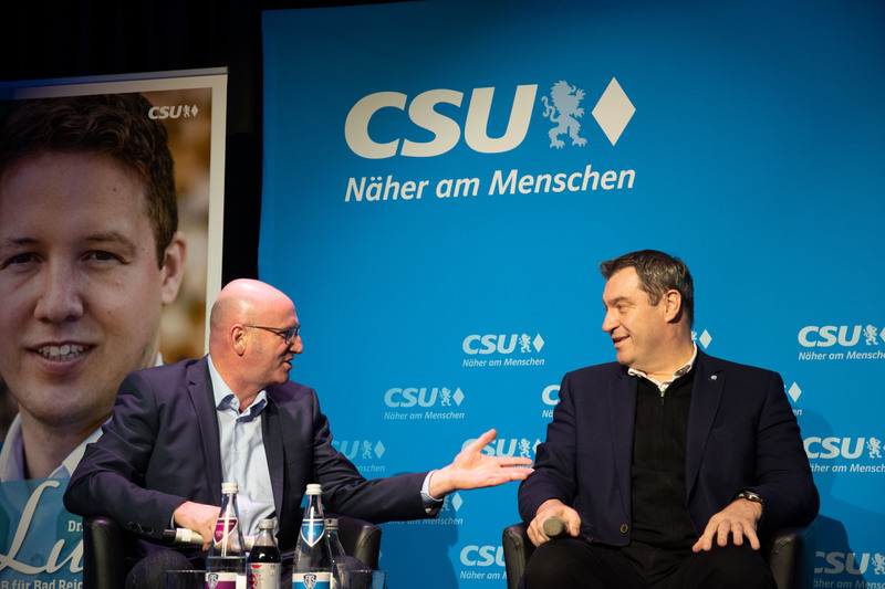 Dr. Markus S&ouml;der kam zur Talkrunde im Vorfeld der Kommunalwahl ins Magazin 3 in Bad Reichenhall - gemeinsam Landratskandidat Bernhard Kern und OB-Kaniddat Dr. Christoph Lung.&nbsp;